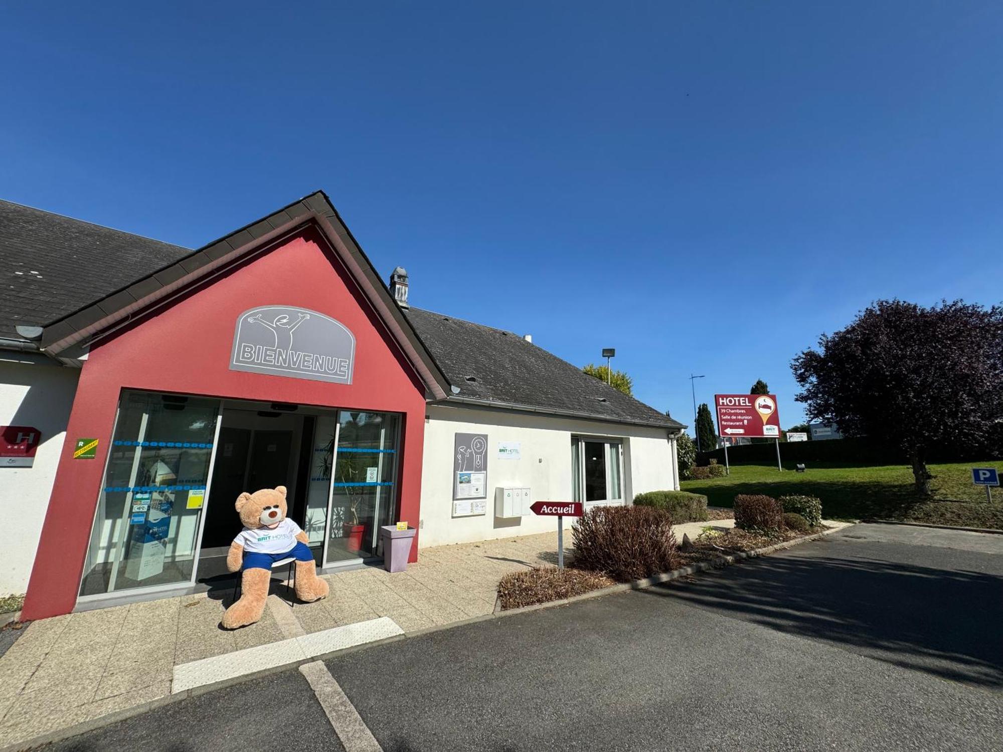 Brit Hotel Mayenne Exterior photo