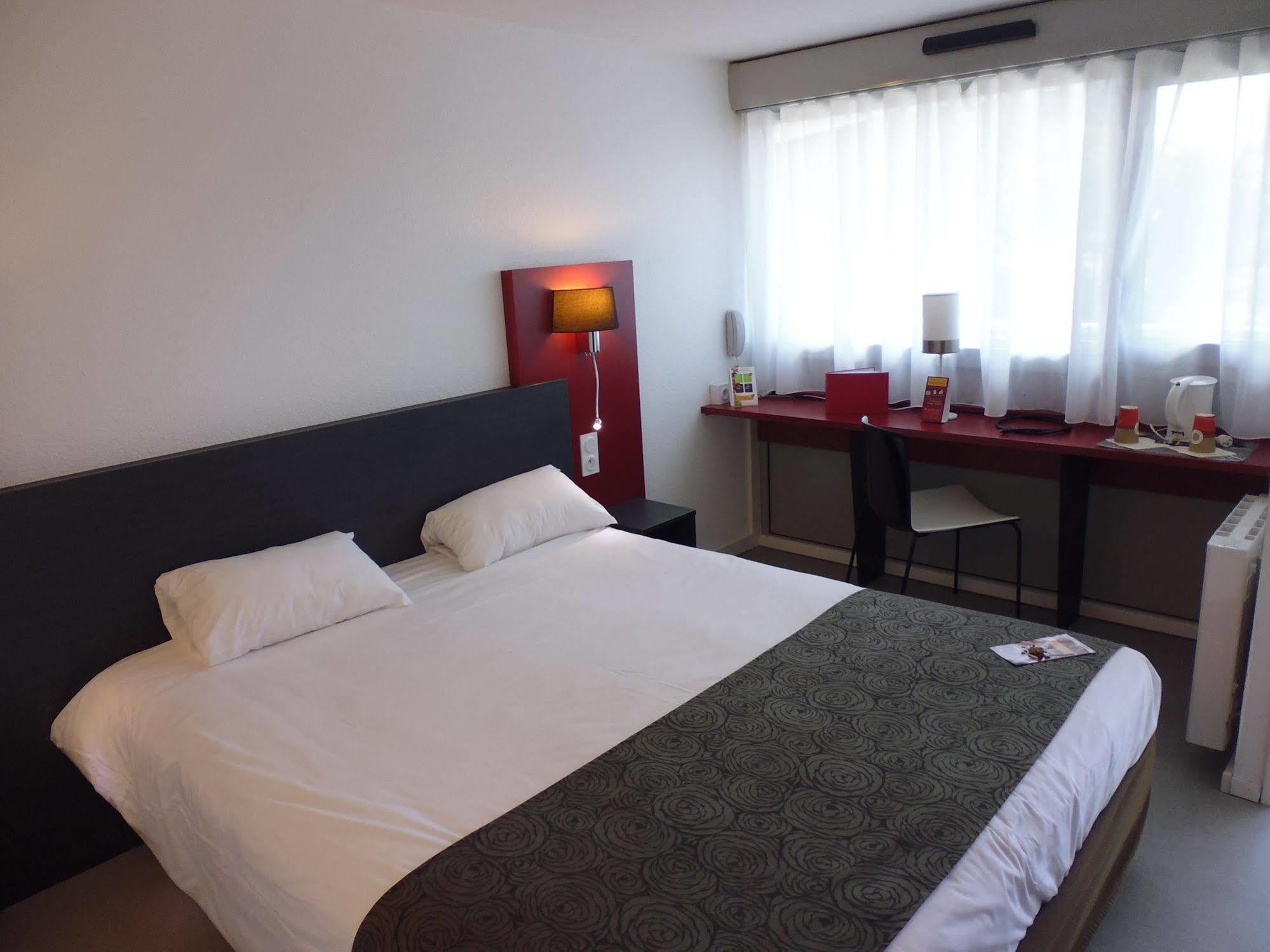 Brit Hotel Mayenne Exterior photo